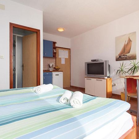 Stunning Apartment In Kornic With House Sea View Buitenkant foto