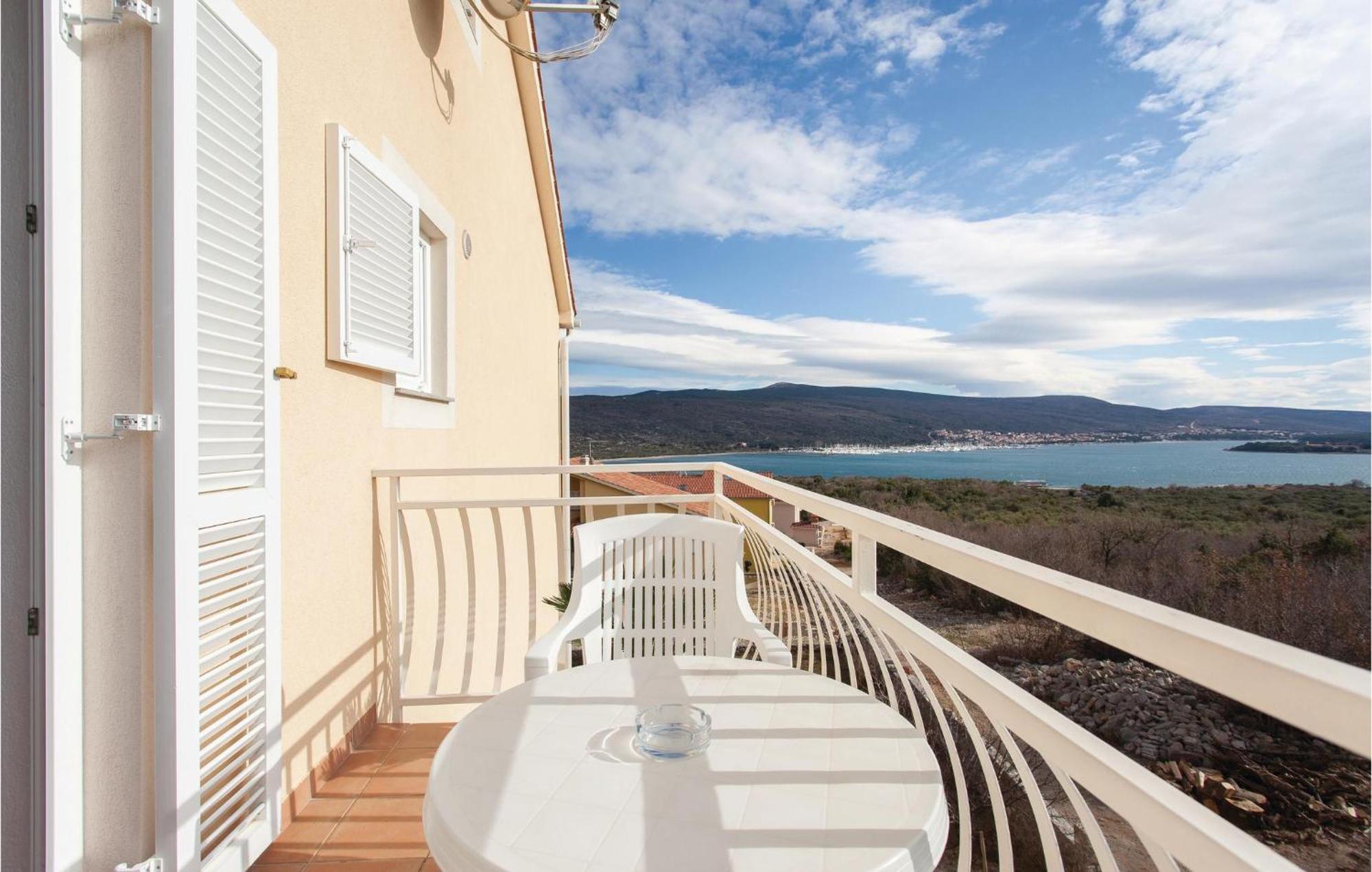 Stunning Apartment In Kornic With House Sea View Buitenkant foto