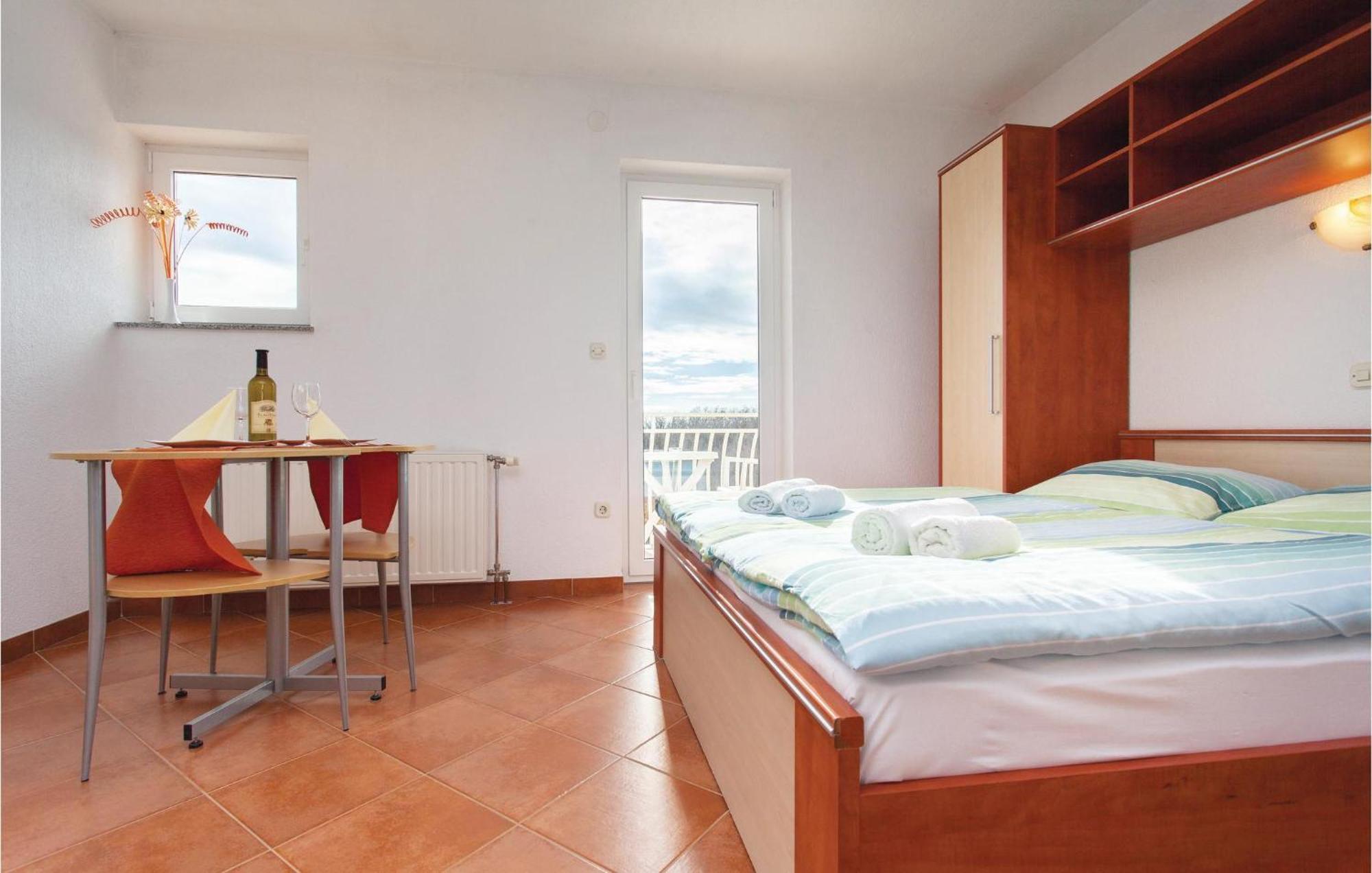 Stunning Apartment In Kornic With House Sea View Buitenkant foto